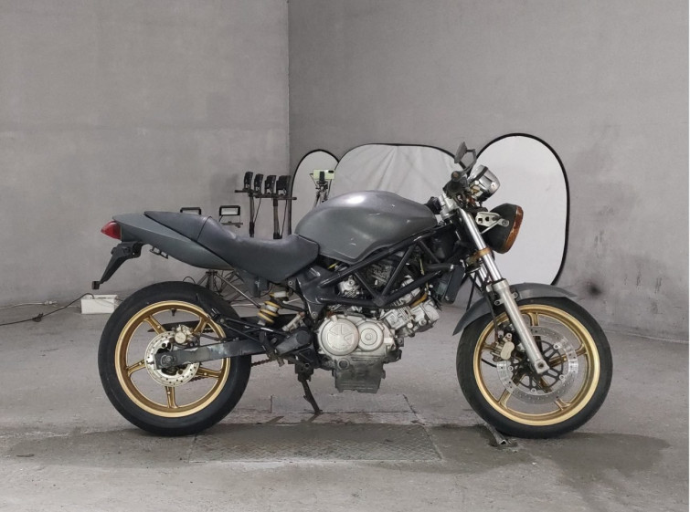 Мотоцикл Honda VTR250 с пробегом 21 km