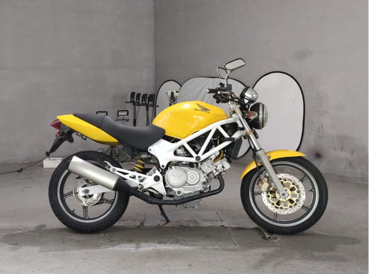 Мотоцикл Honda VTR250 с пробегом 83893 km