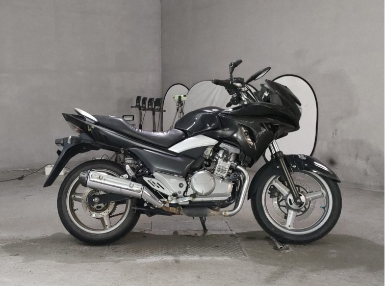 Мотоцикл Suzuki GSR250 з пробігом 20795 km
