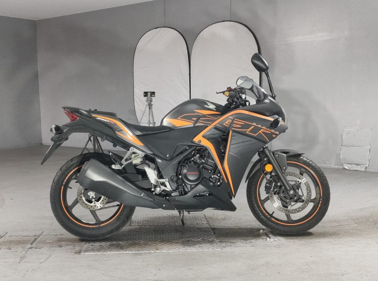 Мотоцикл Honda CBR250R з пробігом 15699 km