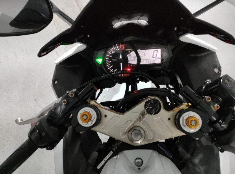 Мотоцикл Yamaha YZF-R25 с пробегом 24010 km