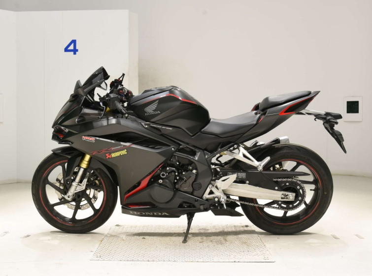 Мотоцикл Honda CBR250RR з пробігом 18084 km