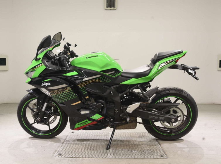 Мотоцикл Kawasaki NINJA ZX-25R KRT з пробігом 7047 km