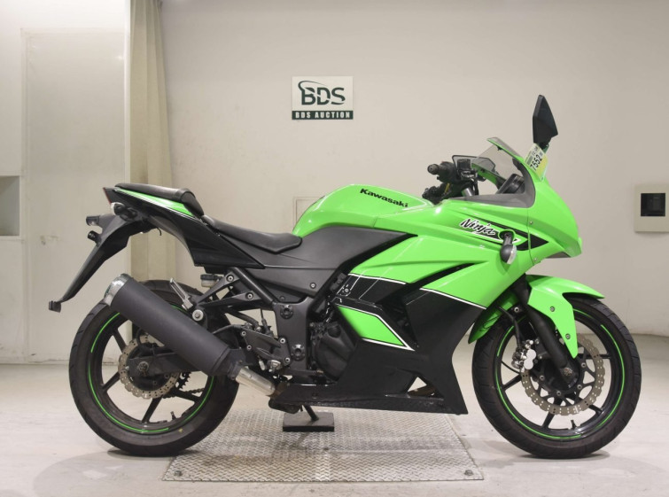 Мотоцикл Kawasaki NINJA250R з пробігом 57763 km