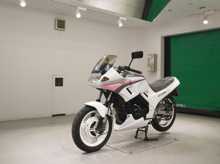 Мотоцикл Honda VT250FH з пробігом 10482 km