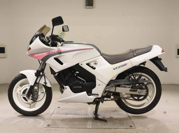 Мотоцикл Honda VT250FH з пробігом 10482 km