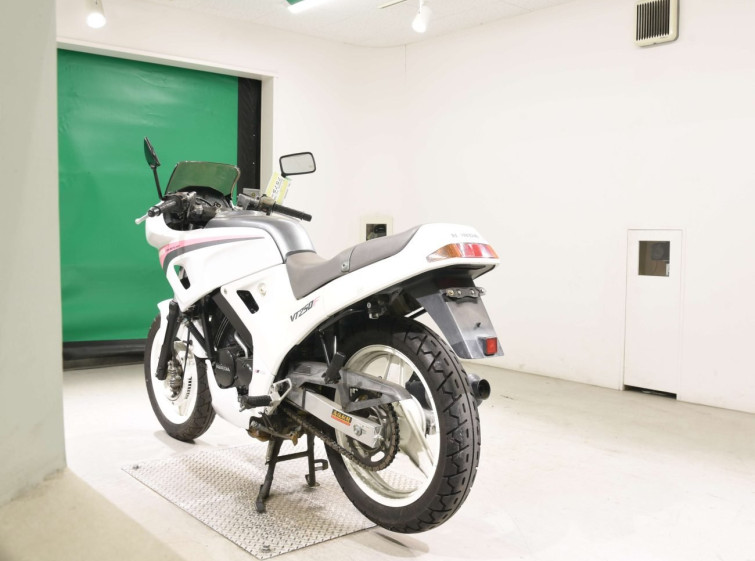 Мотоцикл Honda VT250FH з пробігом 10482 km