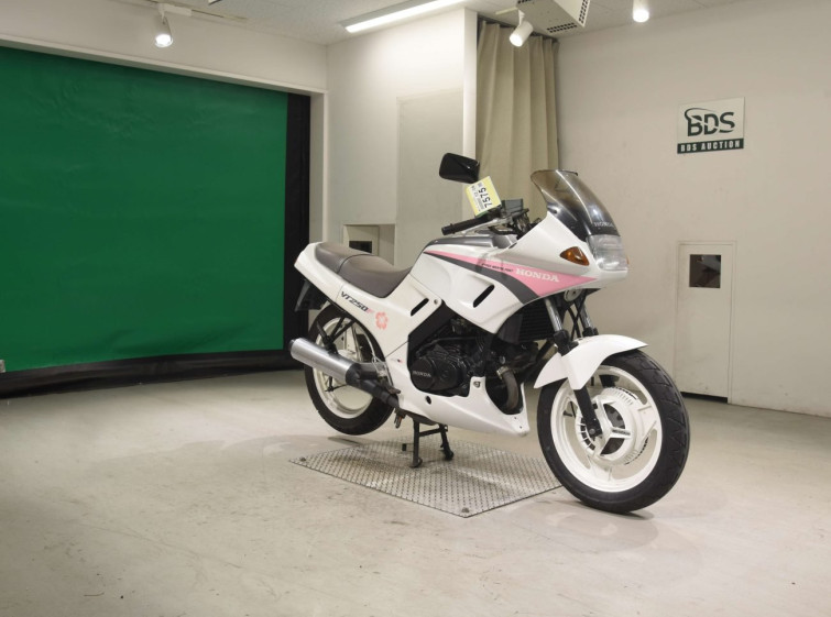 Мотоцикл Honda VT250FH з пробігом 10482 km