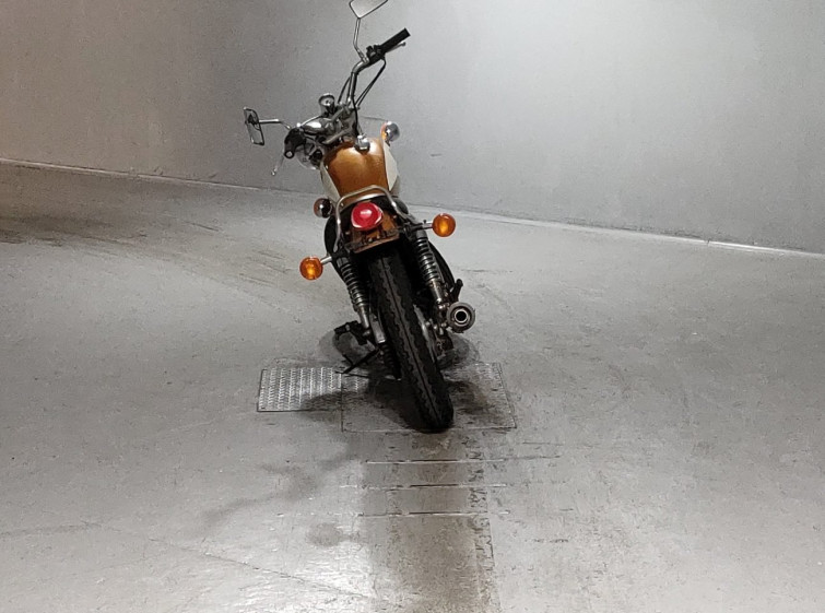 Мотоцикл Yamaha SR400 з пробігом 4035 km