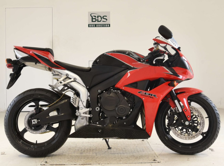 Мотоцикл Honda CBR600RR з пробігом 3119 m