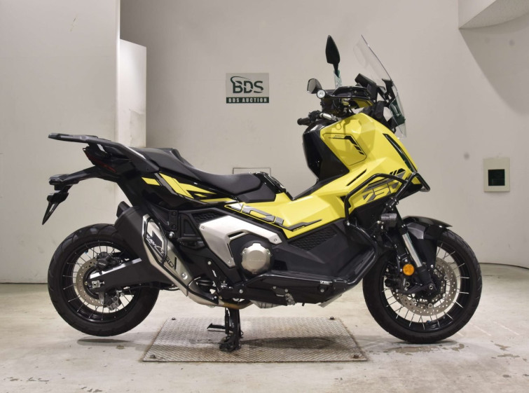 Мотоцикл Honda X-ADV750-2 з пробігом 2304 km