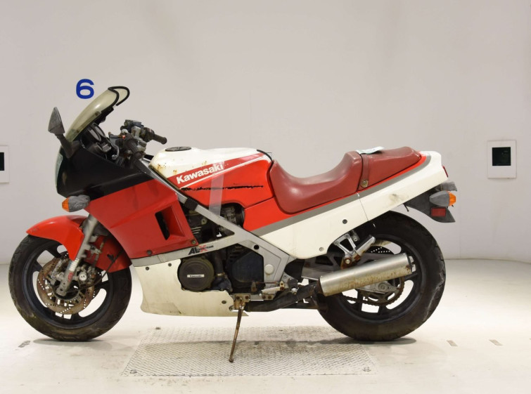 Мотоцикл Kawasaki GPZ400R з пробігом 9280 km