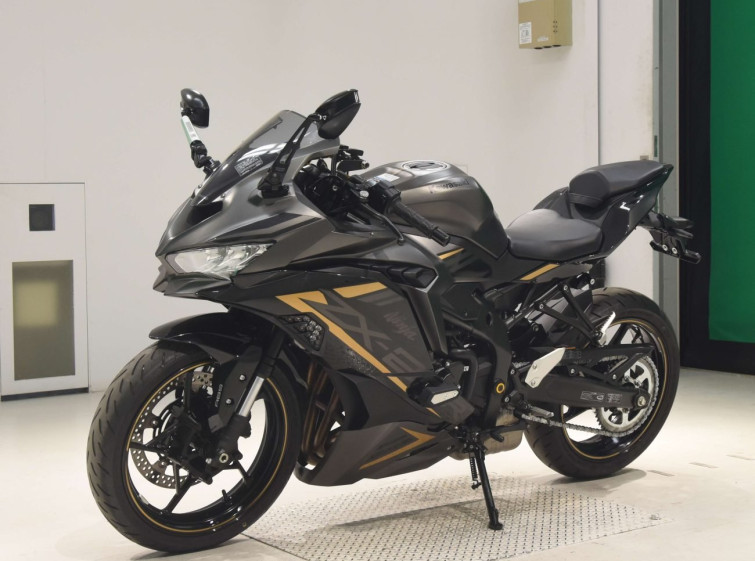 Мотоцикл Kawasaki NINJA ZX-25R з пробігом 5875 km