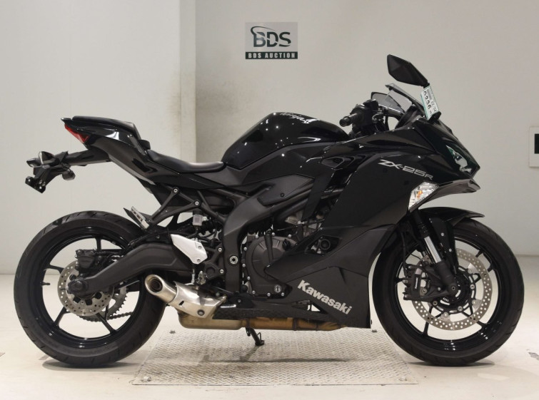 Мотоцикл Kawasaki NINJA ZX-25R с пробегом 5496 km