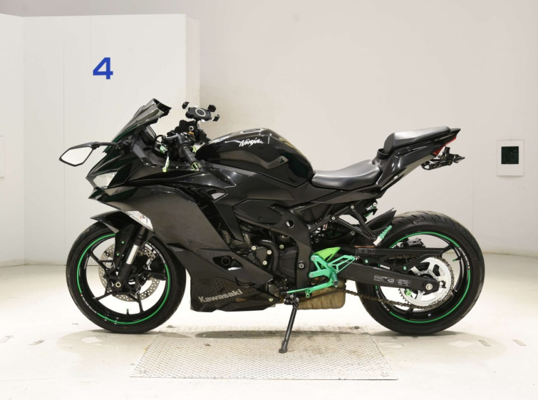 Мотоцикл Kawasaki NINJA ZX-25R з пробігом 10403 km