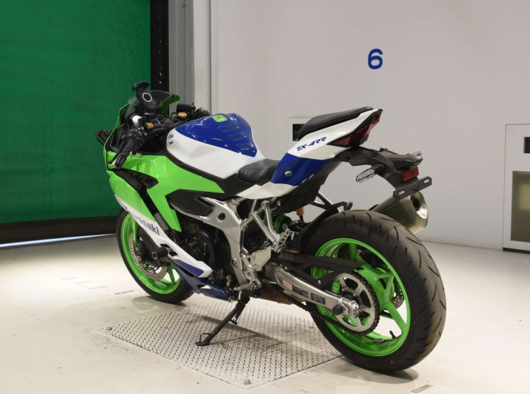Мотоцикл Kawasaki ZX-4RR з пробігом 9570 km