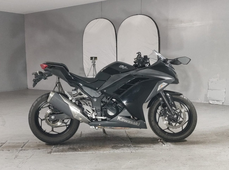 Мотоцикл Kawasaki NINJA250 з пробігом 13346 km
