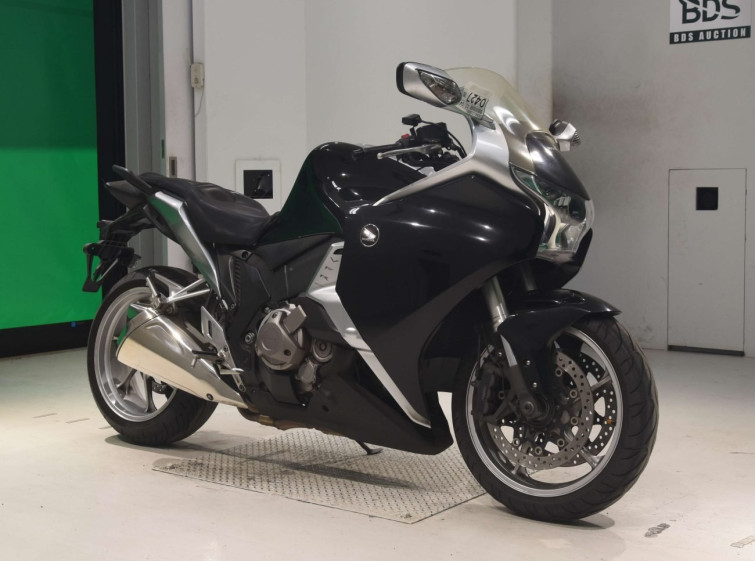 Мотоцикл Honda VFR1200FD з пробігом 77094 km