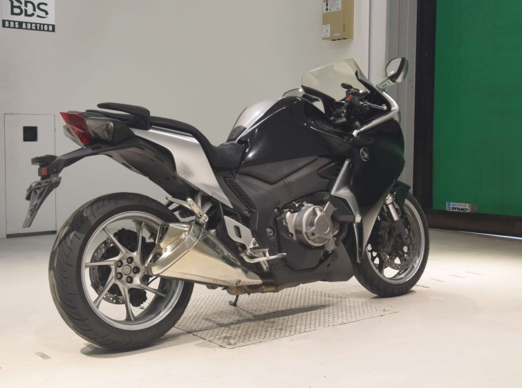 Мотоцикл Honda VFR1200FD з пробігом 77094 km