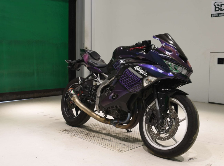 Мотоцикл Kawasaki NINJA ZX-25R з пробігом 21323 km