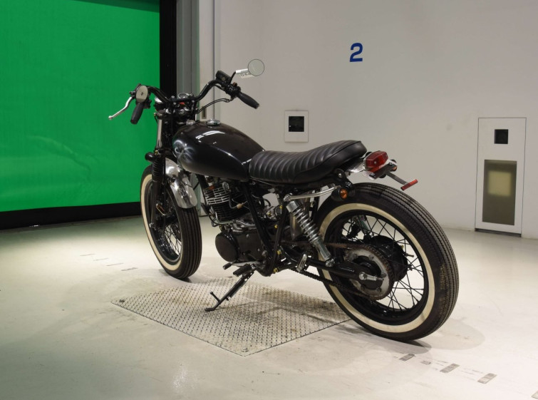 Мотоцикл Yamaha SR400 с пробегом 1438 km