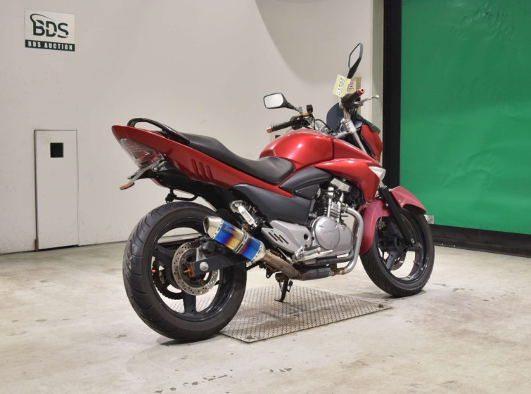 Мотоцикл Suzuki GSR250 з пробігом 18051 km