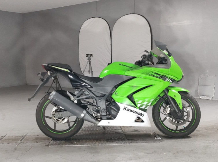 Мотоцикл Kawasaki NINJA250R з пробігом 38093 km