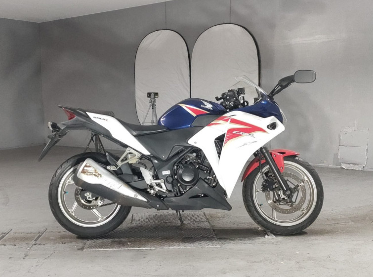 Мотоцикл Honda CBR250R з пробігом 13299 km