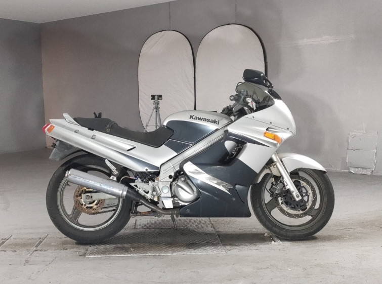 Мотоцикл Kawasaki ZZ-R250 з пробігом 28312 km