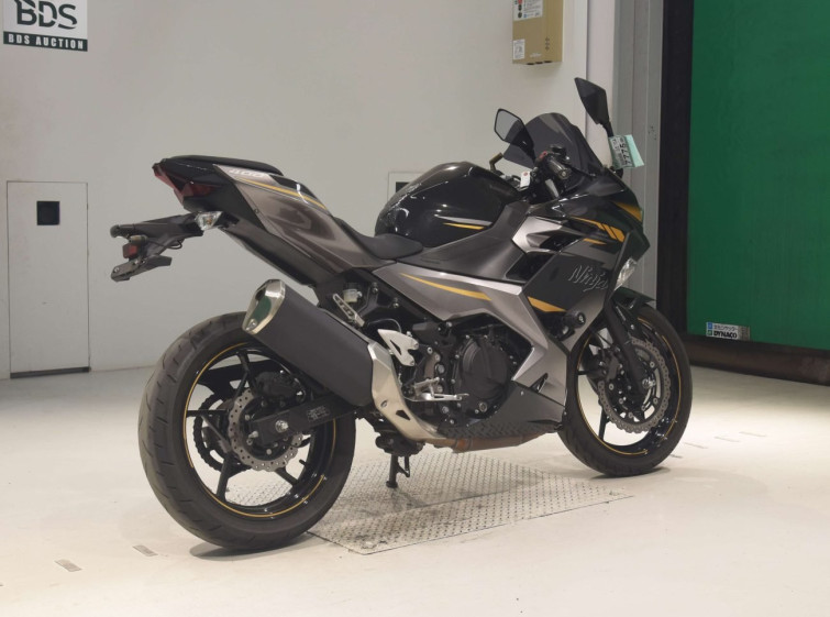 Мотоцикл Kawasaki NINJA400 с пробегом 12960 km