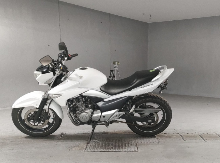 Мотоцикл Suzuki GSR250 с пробегом 26205 km