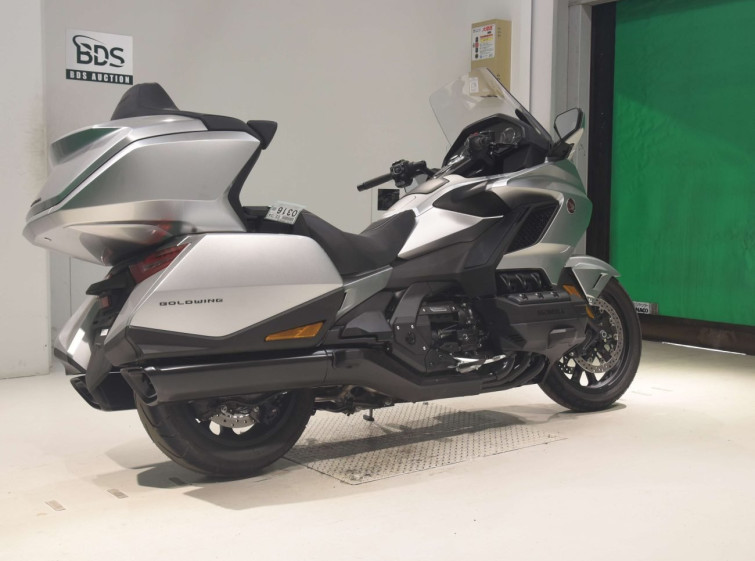 Мотоцикл Honda GL1800 TOUR D з пробігом 300 km