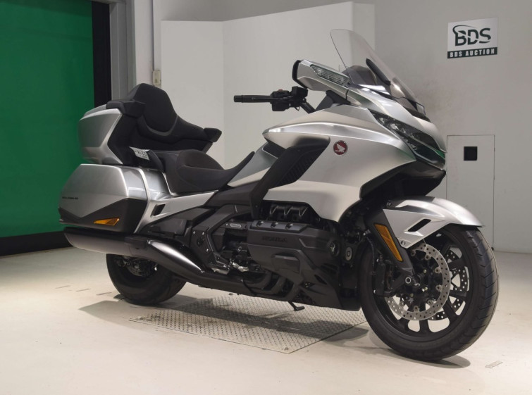 Мотоцикл Honda GL1800 TOUR D з пробігом 300 km