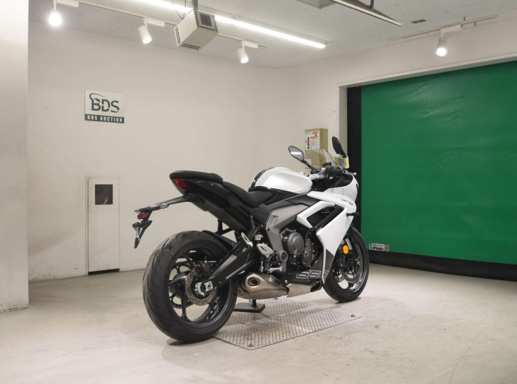 Мотоцикл Triumph daytona 660 с пробегом 1 km