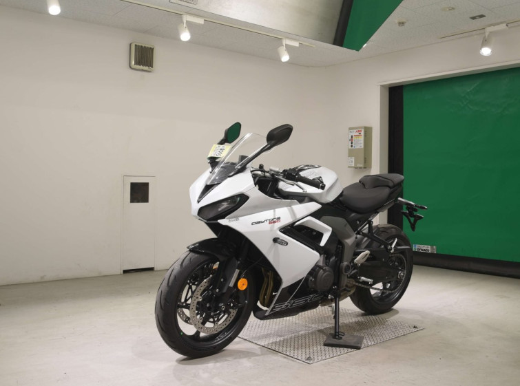 Мотоцикл Triumph daytona 660 с пробегом 1 km