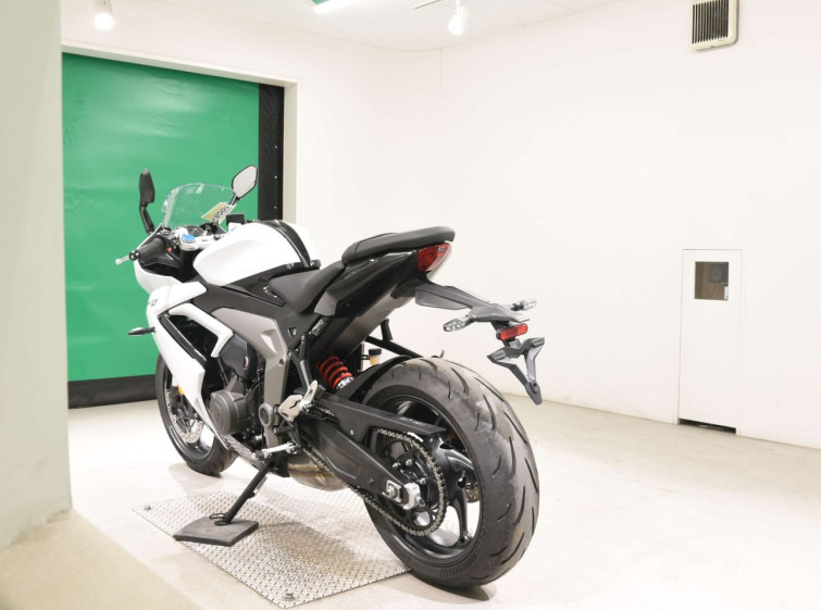 Мотоцикл Triumph daytona 660 с пробегом 1 km