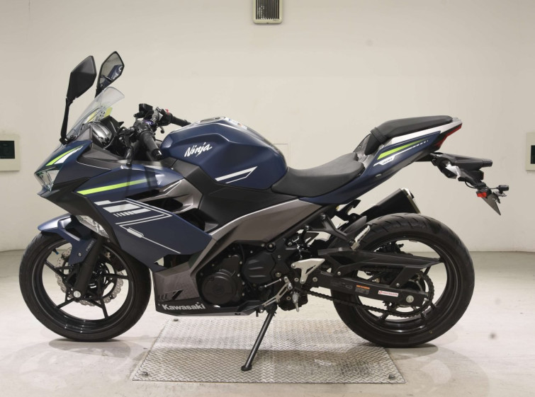 Мотоцикл Kawasaki NINJA400 з пробігом 9542 km