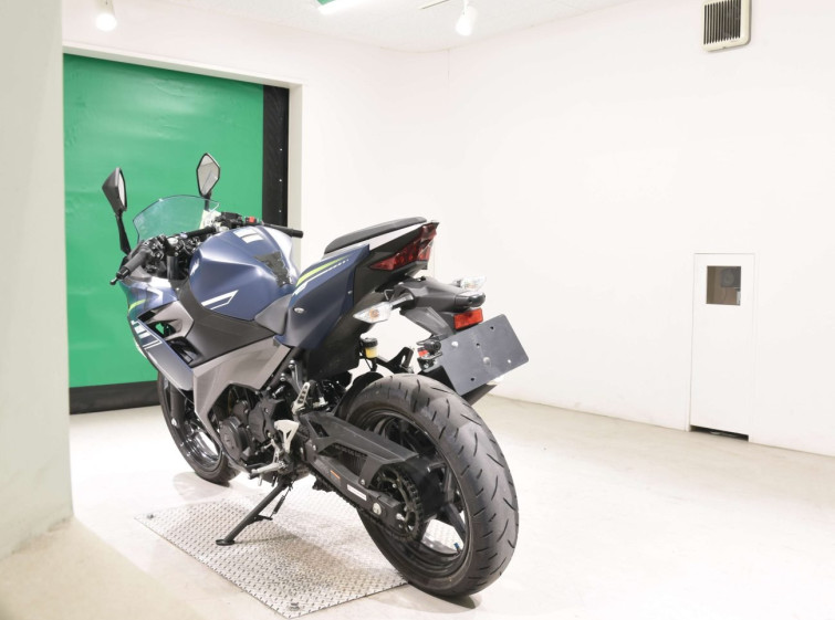 Мотоцикл Kawasaki NINJA400 з пробігом 9542 km