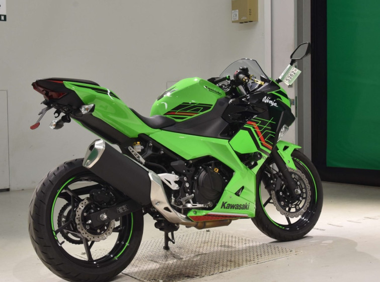 Мотоцикл Kawasaki NINJA400 с пробегом 9180 km