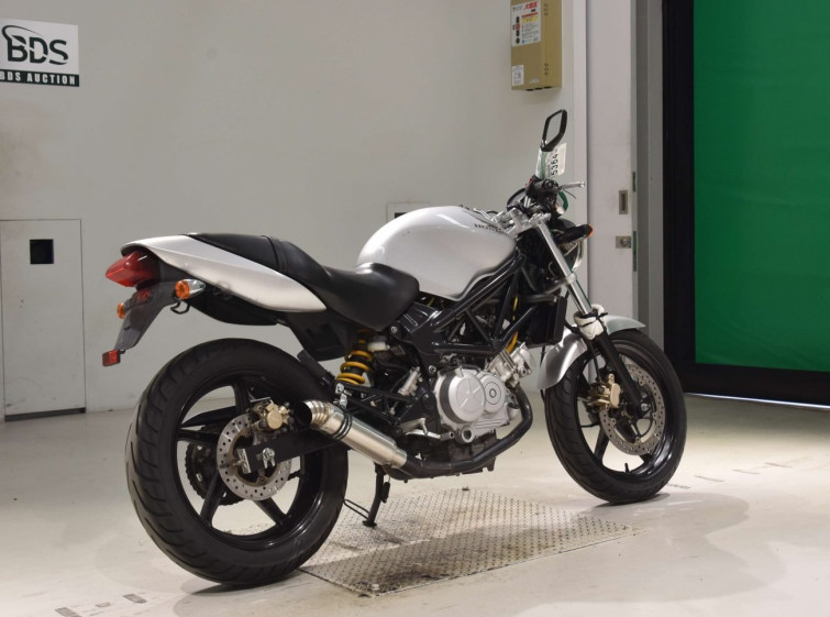 Мотоцикл Honda VTR250 с пробегом 11146 km