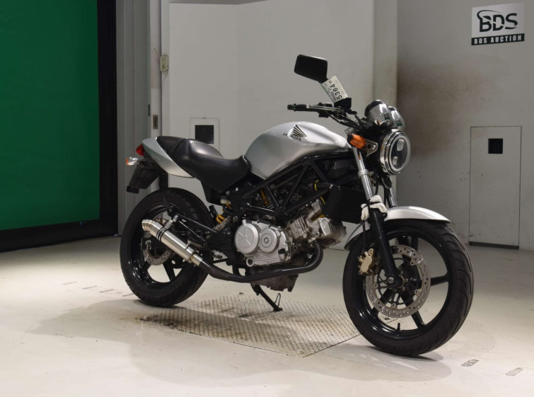 Мотоцикл Honda VTR250 с пробегом 11146 km