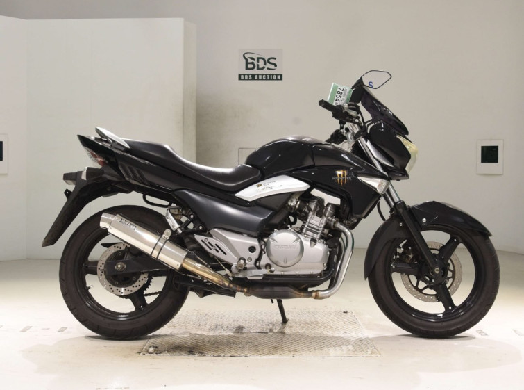 Мотоцикл Suzuki GSR250 з пробігом 24121 km