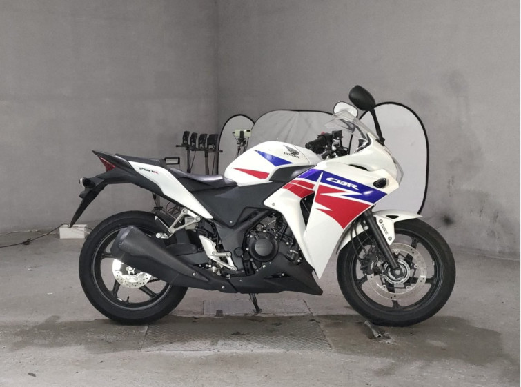 Мотоцикл Honda CBR250R з пробігом 8370 km