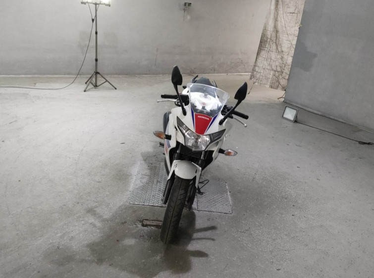 Мотоцикл Honda CBR250R з пробігом 8370 km
