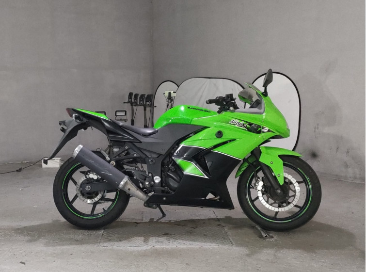 Мотоцикл Kawasaki NINJA250R з пробігом 26627 km