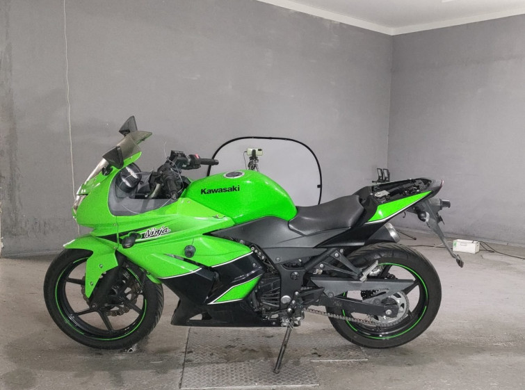 Мотоцикл Kawasaki NINJA250R з пробігом 26627 km