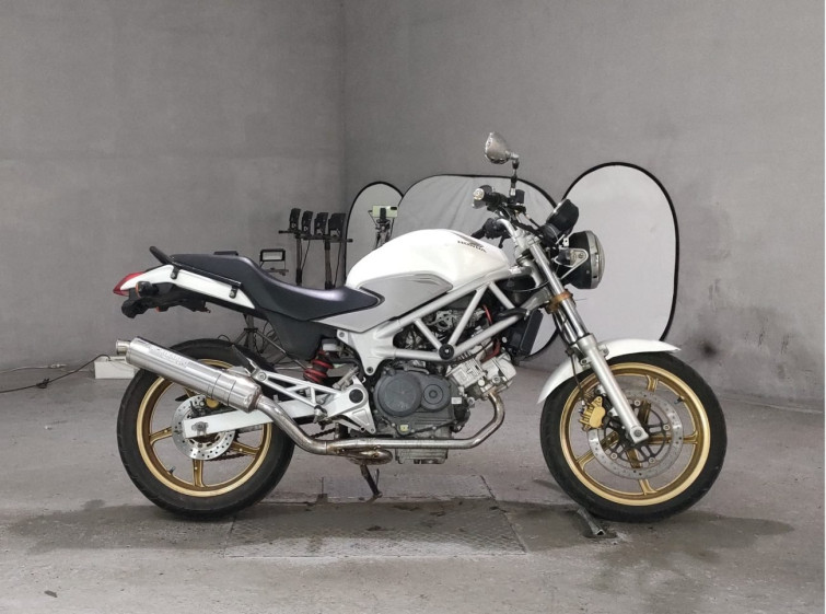 Мотоцикл Honda VTR250 з пробігом 43326 km