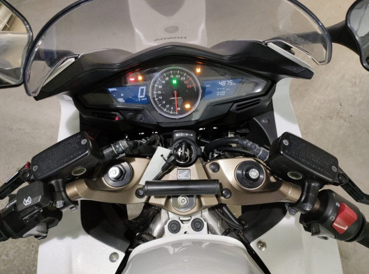 Мотоцикл Honda VFR800F з пробігом 4874 km