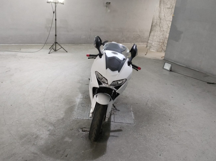 Мотоцикл Honda VFR800F з пробігом 4874 km