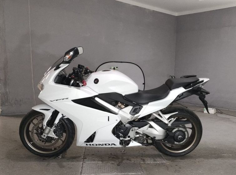 Мотоцикл Honda VFR800F з пробігом 4874 km